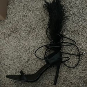BEAUTIFUL BLACK FEATHER STILETTO!!